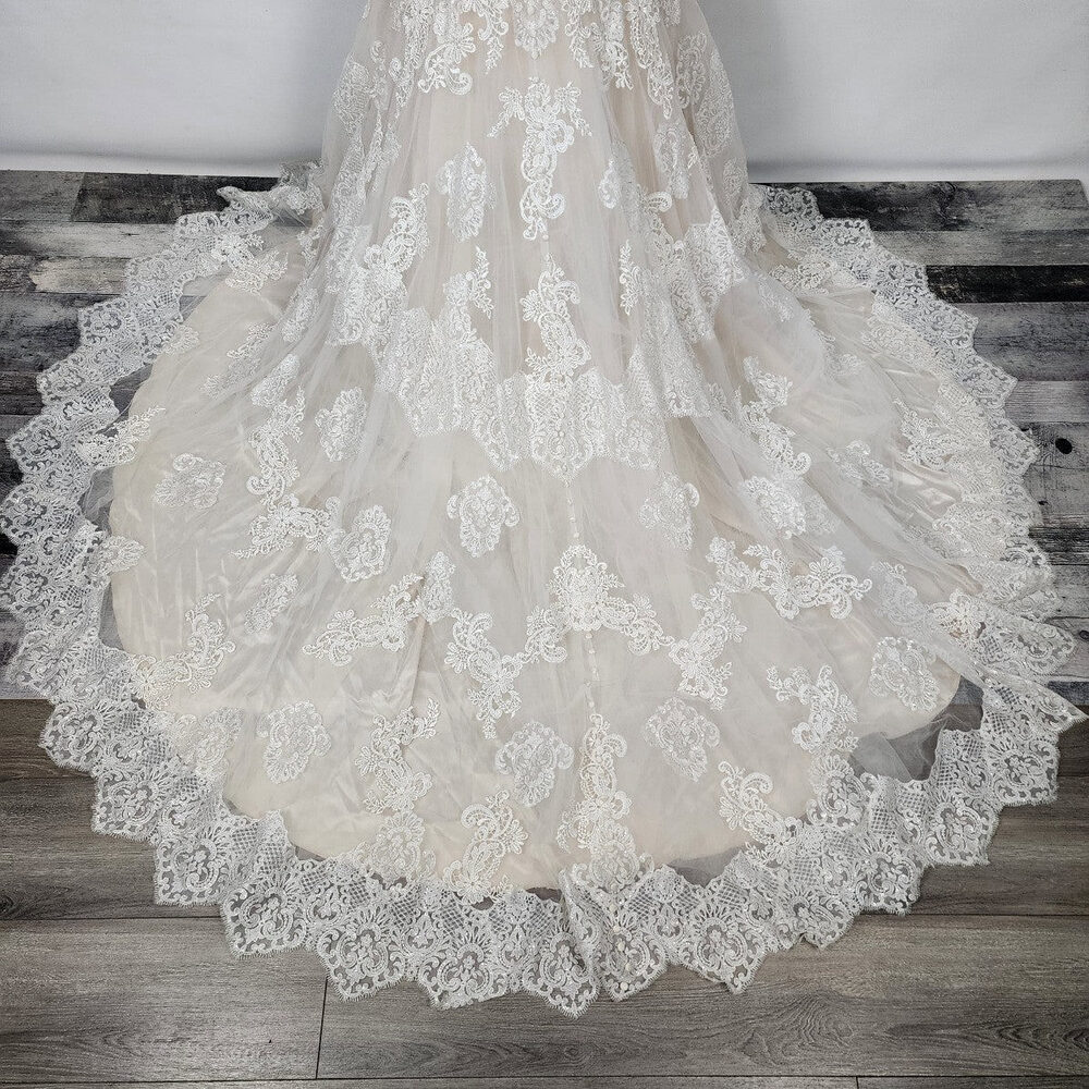 Allure Bridals 9407 Ivory Lace Mermaid Wedding Gown Size 1x-2x - Picture 5 of 11